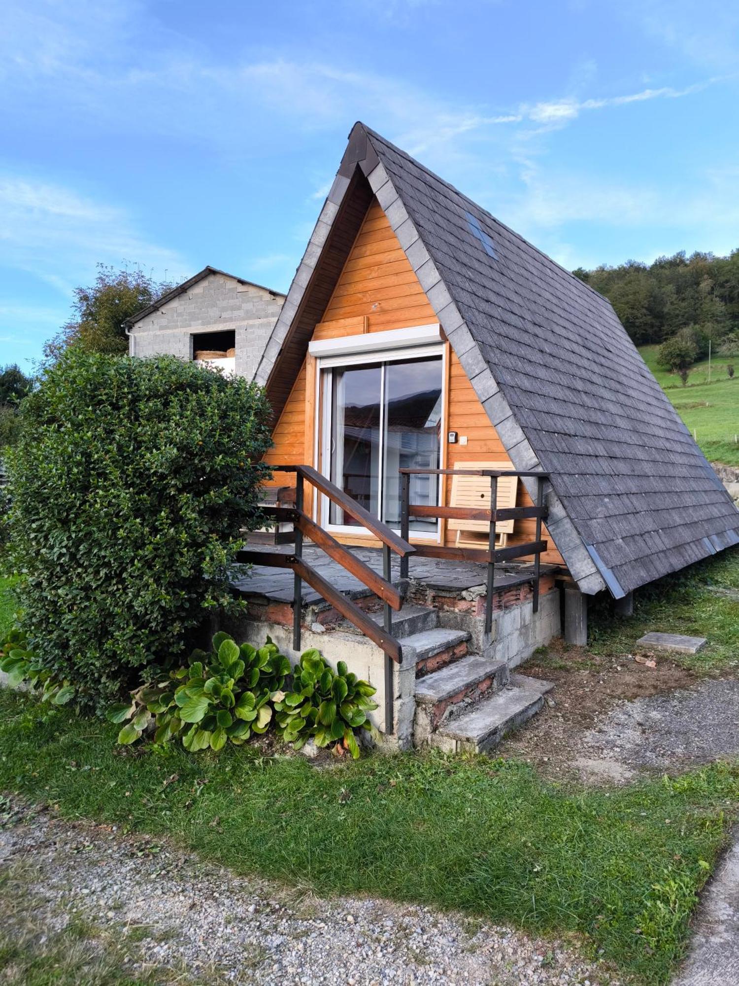 Petit Chalet Avec Terrasse Oust Exterior foto