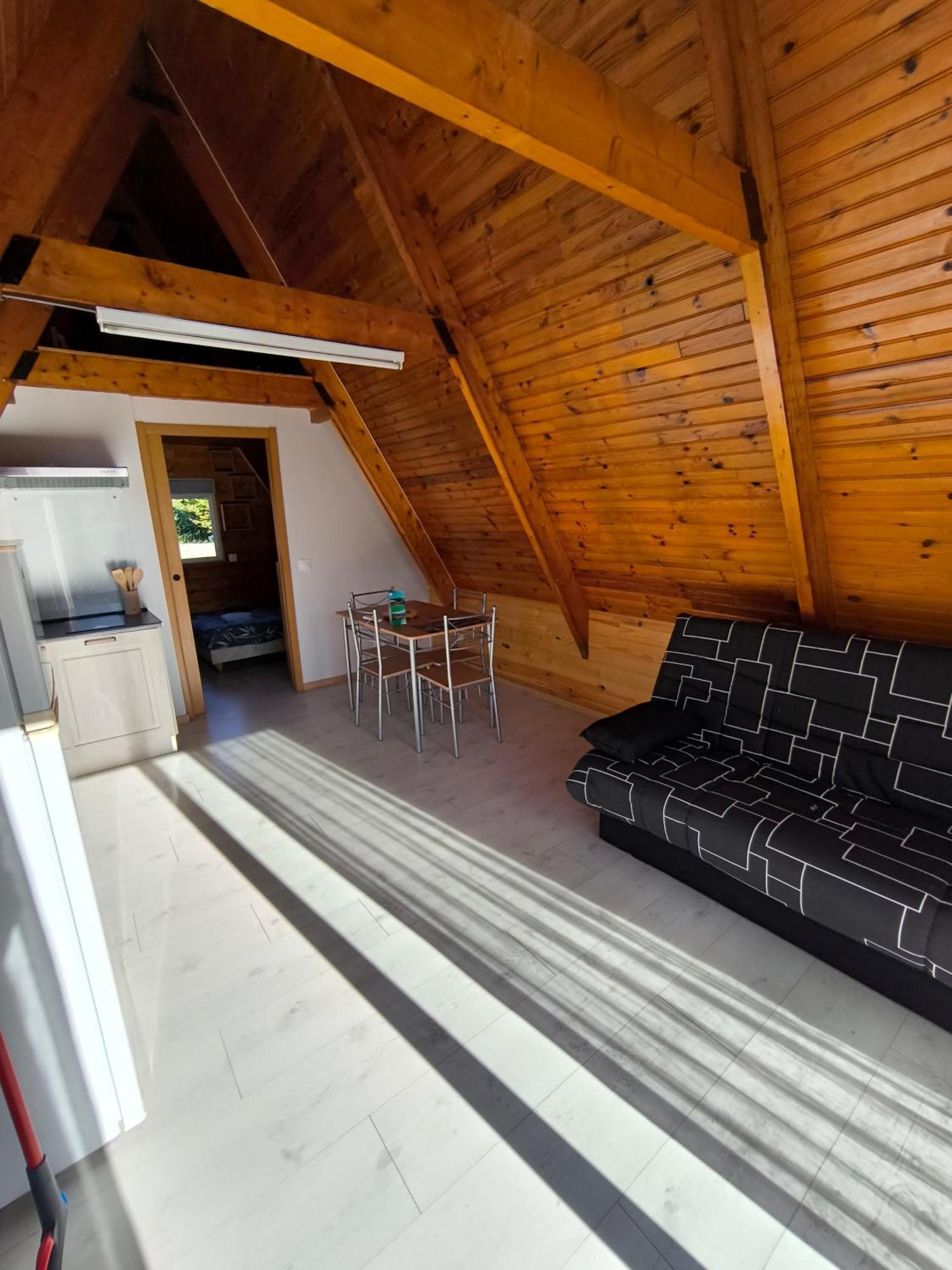 Petit Chalet Avec Terrasse Oust Habitación foto